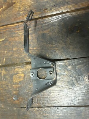 96-99 1999 Suzuki GSXR750 OEM VALOR DE AIRE SOLENOIDE SOPORTE MONTAJE SOPORTE DE SOPORTE  Foto 1 de 4