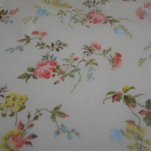 COTTON FABRIC REMNANT-MULTI COLOURED FLORAL - Picture 1 of 3