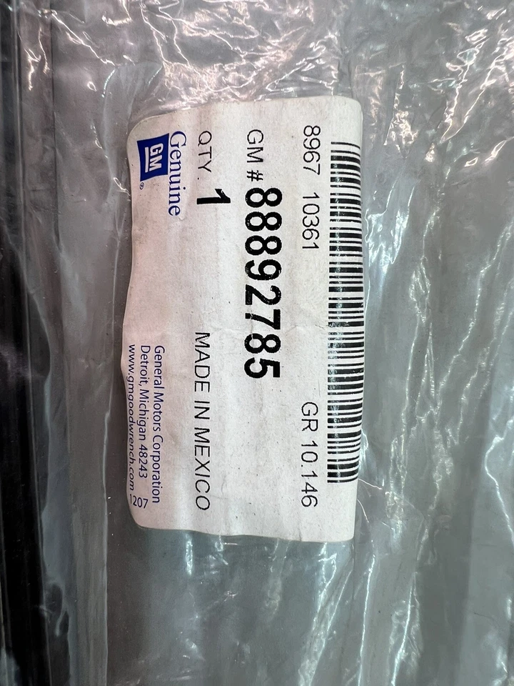 Wiper Blade Genuine GM 88892785 - Image 1 of 1