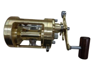Shimano Calcutta 700 Levelwind Baitcasting Reel Used From Japan - Picture 1 of 5