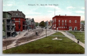CARTOLINA SCENA DI STRADA STRADA STRADA PRINCIPALE DAL DEPOSITO NEWPORT VERMONT - Foto 1 di 2