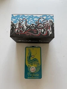 Pedal efecto para guitarra EarthQuaker Devices Tentacle analógico octava arriba octava + caja - Imagen 1 de 6