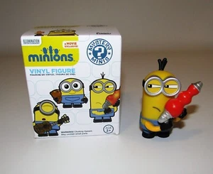 FUNKO MYSTERY MINIS VINYL FIGURE THE MINIONS MOVIE EXCLUSIVE KEVIN WITH BLASTER - Picture 1 of 1