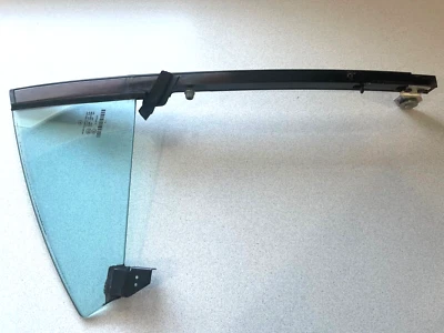 04-10 MERCEDES-BENZ CLS500 C219 ~ RIGHT REAR WINDOW QUARTER GLASS ~ A2197301455 - Image 1 of 4