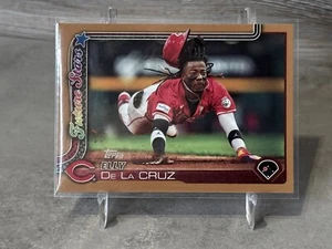 2025 TOPPS SERIES 1 ELLY DE LA CRUZ GOLD PARALLEL REDS 1917/2025 - Picture 1 of 2