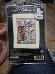 Dimensions Gold Collection Petites Kreuzstich-Set "Napping Kitten" 65090  - Bild 1 von 4