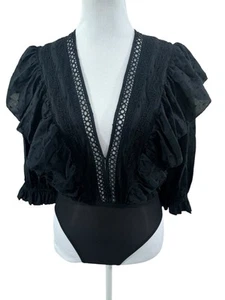 Body blusa scollo a V Farm Rio nero con volant e occhielli scollo a V pizzo XS manica a sbuffo - Foto 1 di 9