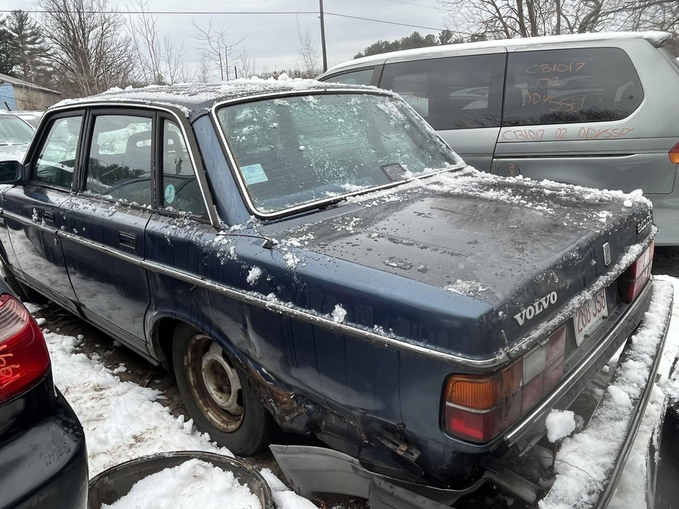 Четверть стекла/окна VOLVO 240 серии слева 82 83 84 85 86 87 88 89 90 91 92 93 - Изображение 1 из 1