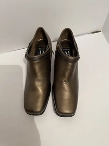 AJ Valenci Ankle Boots Booties Block Heels Women’s size 8.5M Taupe Metallic - Picture 1 of 9