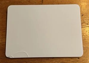 Apple Magic Trackpad A3120 USB C Lila - Bild 1 von 3
