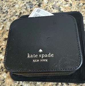 Soporte para joyas de viaje Kate Spade cuero logotipo elevado negro nuevo con etiquetas - Imagen 1 de 8
