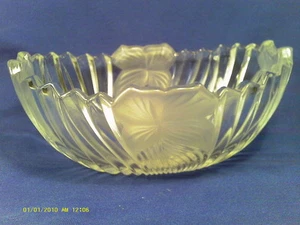 [Q4] 7" ETCHED CRYSTAL CANDY DISH - Picture 1 of 3
