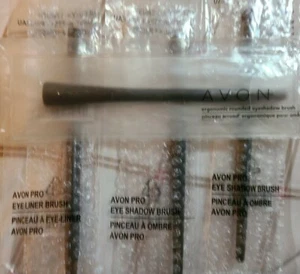 AVON Ergonomischer Kosmetikpinsel - Ihre Wahl - Kostenloser Versand - Bild 1 von 4