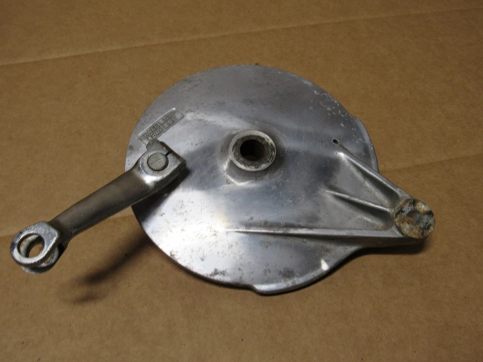 Panel de cubo de tambor de freno trasero Suzuki GS450L 1982 64210-44060 Foto 1 de 4