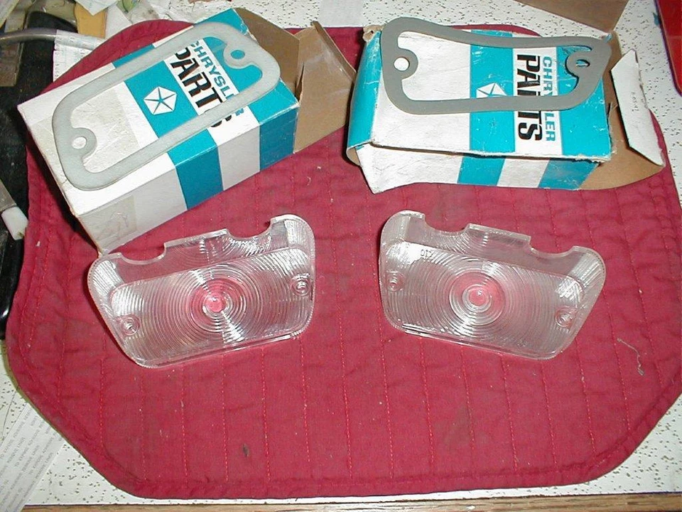 Lentes de estacionamiento Dodge Dart 170 270 GT 1966 Mopar de Lote Antiguo Foto 1 de 1