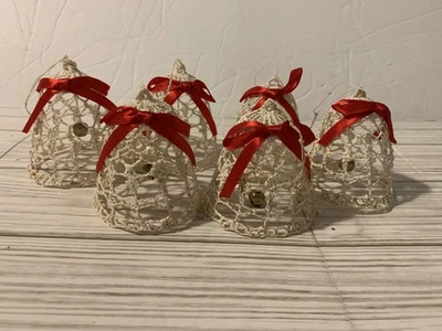 Juego de 6 campanas de encaje de ganchillo hechas a mano adornos navideños de cinta roja Foto 1 de 4