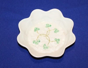 Belleek Kleeblatt überbacken Schmuck Bonboniere Kleeblatt Porzellan 4,5" Irland - Bild 1 von 5