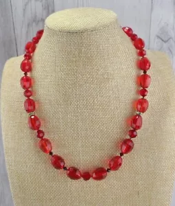 "LLAMATIVO COLLAR DE CUENTAS FACETADAS DE CRISTAL ROJO GRUESO 18 1/2" - Imagen 1 de 3