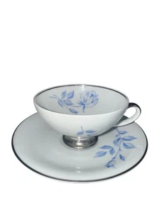 Taza y platillo con patas Baviera Alemania a la luz de las velas corona rosa joya descontinuado - Imagen 1 de 10