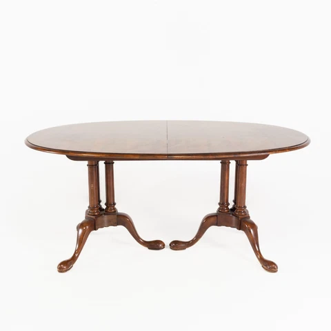 Baker Furniture Traditional Mahogany Dining Table with 2 Leaves Cover