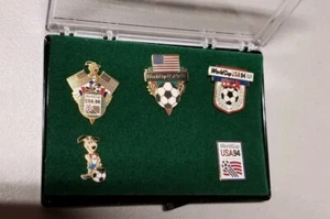 Juego de 5 pines de fútbol americano de la Copa Mundial de la FIFA EE. UU. 1994 - Imagen 1 de 2