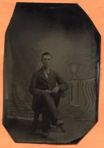 TT Ritratto di uomo seduto sfondo pulito, circa primi anni 1890 Tintype - Foto 1 di 2