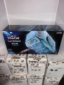 Marvel Studios THOR Love & Thunder Mjolnir Hammer Prop Legends Series - Imagen 1 de 4