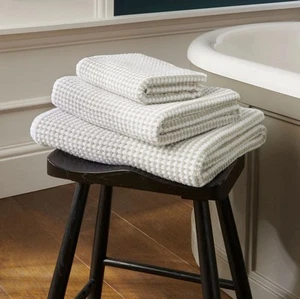 Christy Newlyn Popcorn Bath Sheet Towels PEBBLE 90x260cm - Picture 1 of 2