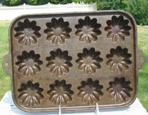 Vintage Cast Iron Gem Pan Muffin 12 Count Closed Frame Gem/ Turks Head USA - Picture 1 of 5