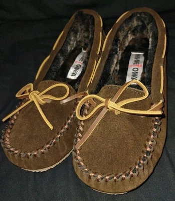 NUEVO--Minnetonka Mujer Gamuza Marrón Piel Forrada Mocasines Zapatillas Talla 6 M Foto 1 de 4