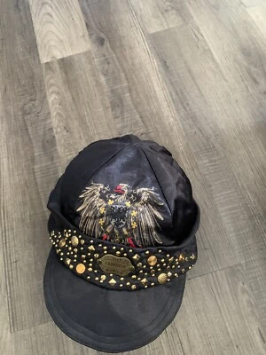 Sombrero negro Lily Farouche Munich superestrella dorado tachonado raro de colección Foto 1 de 4