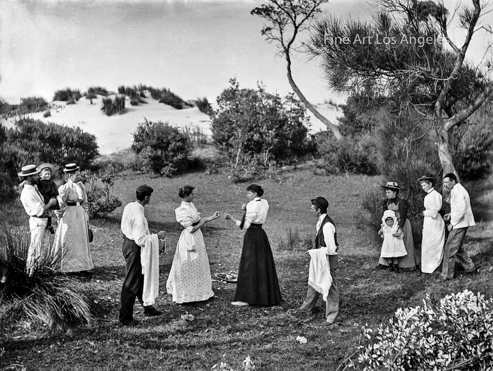 Photo of two women boxing - Image 1 of 1