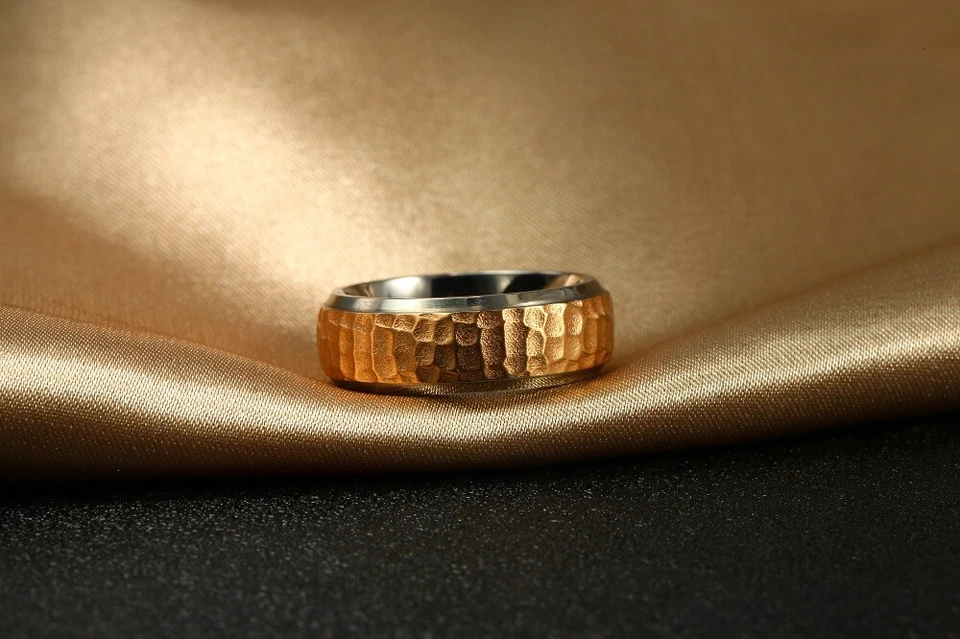 Alianzas de boda de 7 mm para hombre anillos de compromiso de promesa anillos de ajuste cómodo dorados Foto 1 de 4