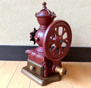 Macina caffè, Kalita, tipo manuale, ghisa, antico, vintage (rosso raro), - Foto 1 di 15