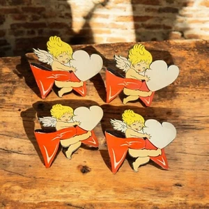4 Diecuts Vintage San Valentino Decorazione Angelo Biondo Bambino Cupido 5"x5,25" Fiocco Rosso  - Foto 1 di 6