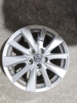 Llanta Mazda CX-5 2013-2016 17x7 aluminio 10 radios rectos Foto 1 de 4