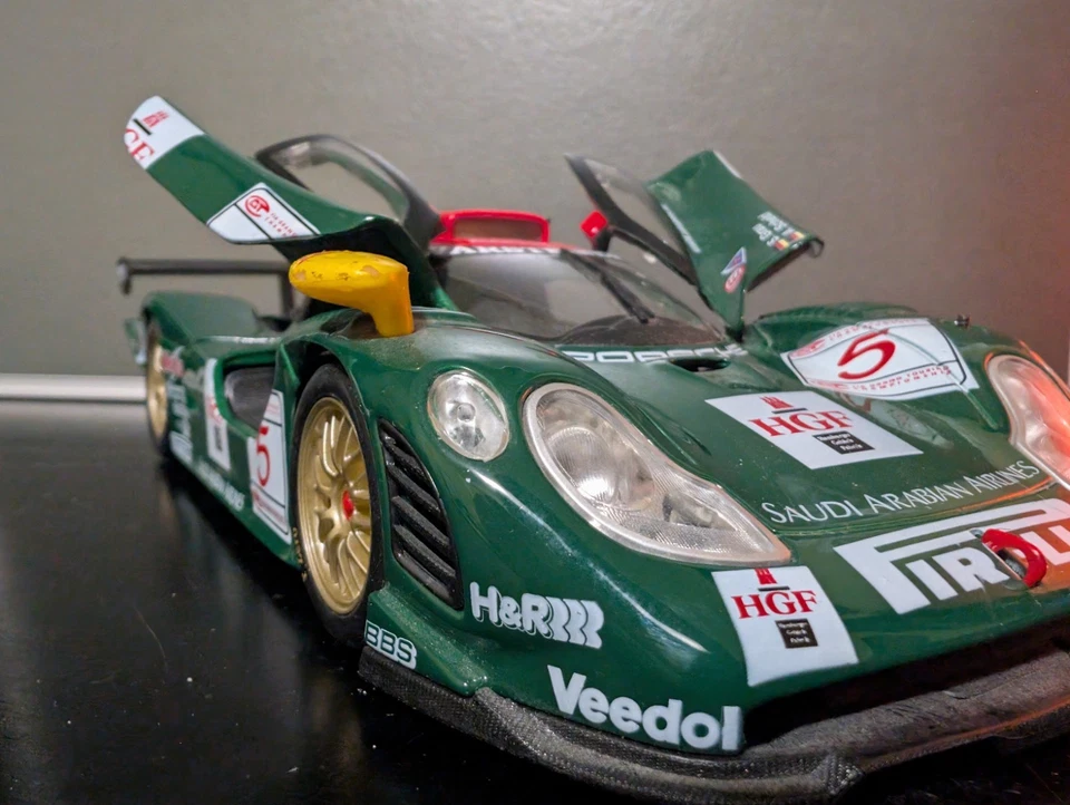 Maisto GT Racing Porsche 911 GT1 Le Mans 1998 1/18 Die Cast verde Foto 1 de 3