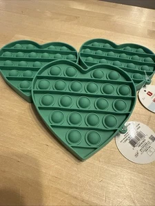 Juego de 3 Juguete Popper Corazón Inquieto Verde Empujar Burbuja Pop Sensorial Nuevo - Imagen 1 de 3