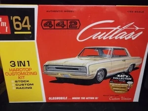 AMT 1066/12 -- '64 Oldsmobile 442 Cutlass Hardtop 3'n1 1:25 - Picture 1 of 1