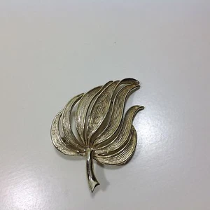 Grandma's Jewelry ~ Vintage Pin Brooch Gold Tone Unsigned 2" - Picture 1 of 2