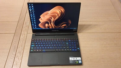 PC portable Aero 15 Gygabyte - Photo 1/2