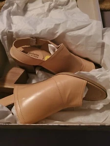 Sophia Milano Womens Beige Leather Block Stacked Heels Sandals Slingback sz 9 - Picture 1 of 3