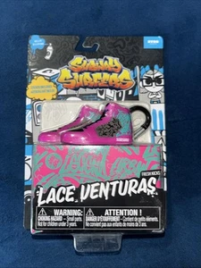 LACE VENTURAS - Subway Surfers - MINI FRESH KICKS zaino clip portachiavi scarpe - Foto 1 di 7