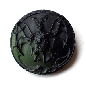 Antikes schwarzes Glasbild Fledermaus ausgestreckte Flügel im niedrigen Relief 9/16" - Bild 1 von 5