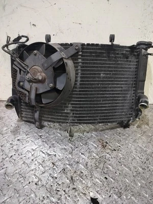 SUZUKI GSXR 600 750 2001-2003 OEM MONTAJE DE RADIADOR CON VENTILADOR Foto 1 de 4