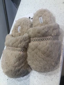Cosy Furry Slippers Size 6 Brand New - Picture 1 of 4