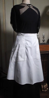 Tablier blanc enveloppant à 2 grandes poches du milieu XXème - Photo 1/4