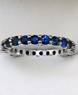 Anillo de eternidad de zafiro azul natural de oro blanco de 14k de 2,20 quilates talla 6  Foto 1 de 4