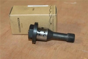 Camshaft Adjuster Unit Control Valve VW Polo 18 > 05C109257B New Genuine Part - Picture 1 of 4