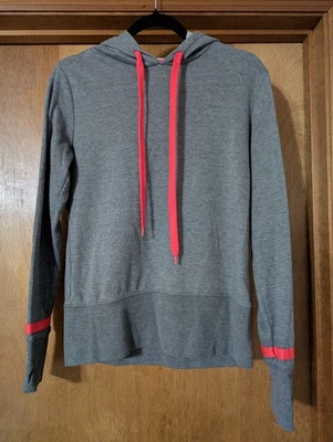 Sudadera con Capucha Rue21 Gris Rosa Caliente Recorte Espalda Corredora Para Mujer Pequeños Agujeros para Pulgar Foto 1 de 4